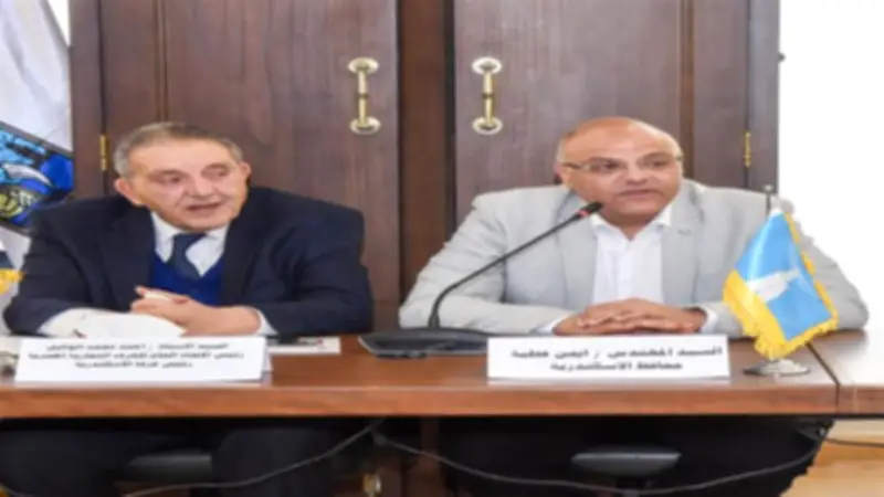 محافظ الإسكندرية يبحث إطلاق الشباك الموحد لتراخيص المحال بالغرفة التجارية