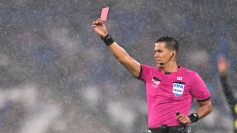 شجار تاريخي في ديربي إسباني.. لكمات وحشية وحالات طرد في مباراة هويسكا وريال سرقسطة