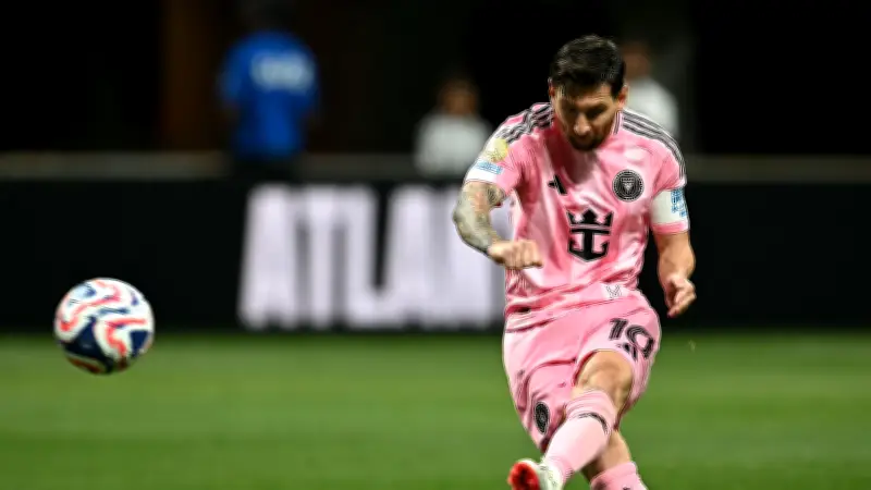 ميسي يتابع مباراة كورنيلا في الدرجة الثالثة الإسبانية عبر البث المباشر