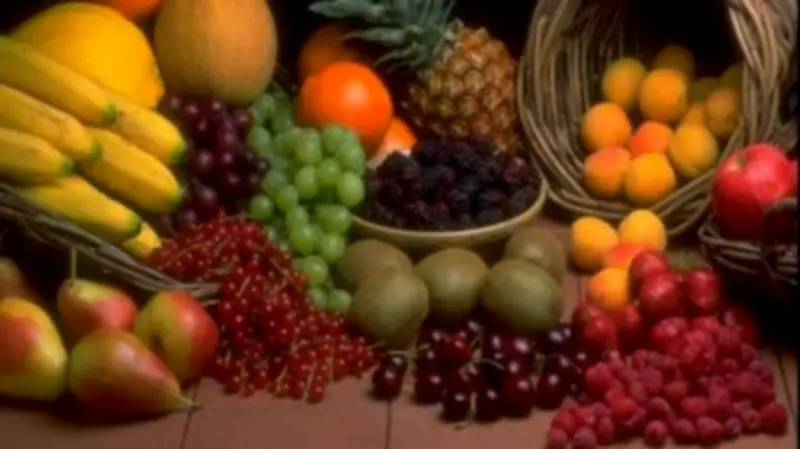 تحذيرات من فواكه صيفية تزيد خطر النزلات المعوية في الصيف