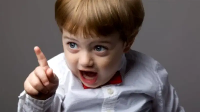 أسباب مرحلة الضرب والصفع عند الأطفال في عامهم الأول وكيفية التعامل معها