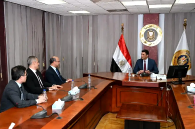 وزير الصناعة لوفد صافولا: صناعة السكر استراتيجية لدورها في استقرار الأسواق