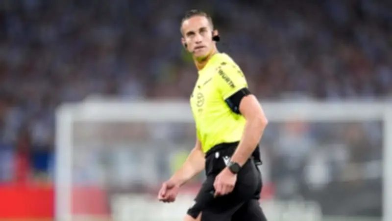 صافرة إسبانية تضبط إيقاع القمة.. روخاس يدير مواجهة الحسم بين الأهلي والزمالك