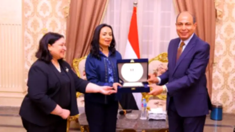 محافظ المنيا ووزيرة التضامن يشهدان فعاليات تنموية واجتماعية بالمحافظة