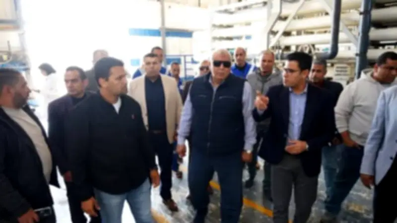 محافظ مطروح يتفقد محطة تحلية كليوباترا ويطمئن على كفاءة الإنتاج قبل الصيف
