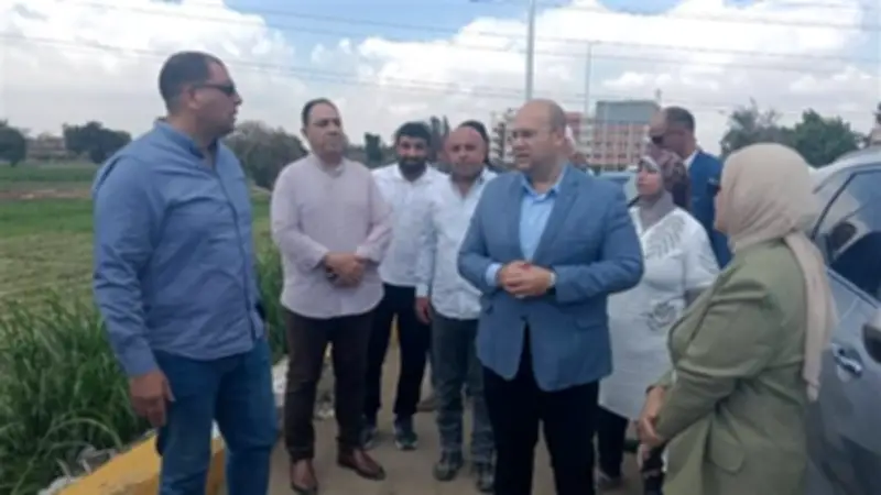 نائب محافظ الجيزة يتفقد تطوير طرق كرداسة وأوسيم ويوجه بتسريع الرصف