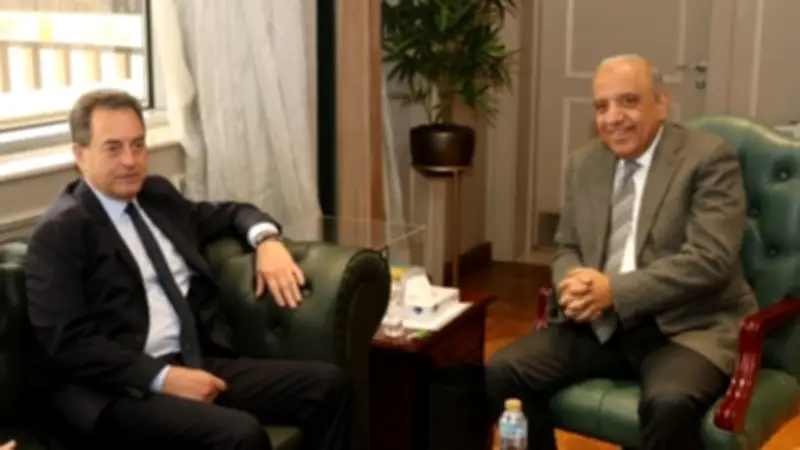 وزير الكهرباء يبحث مع سفير فرنسا تعزيز الشراكة وتحديث الشبكة