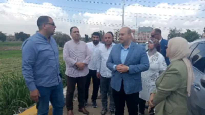نائب محافظ الجيزة يتفقد تطوير طريق البراجيل كومبرة ويوجه بسرعة التنفيذ