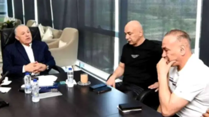 جلسة تنسيقية بين جهاز المنتخب وهاني أبو ريدة لترتيبات معسكر المنتخب