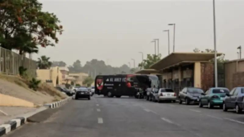 توروب يحدد موعد وصول حافلة الأهلي لملعب الدفاع الجوي لمواجهة بيراميدز