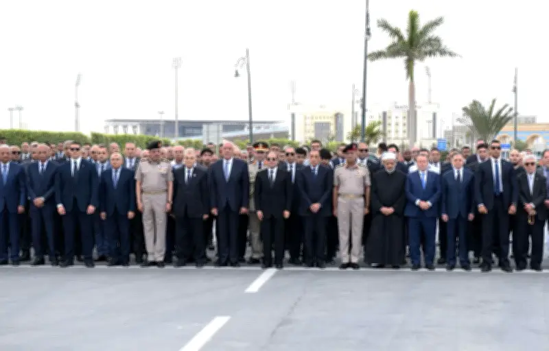 الرئيس السيسي يتقدم مشيعي جنازة اللواء كمال مدبولي بمسجد المشير