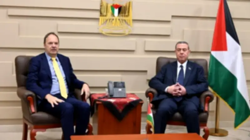 سفير فلسطين يبحث مع نظيره البلجيكي تطورات الأوضاع ودعم حل الدولتين