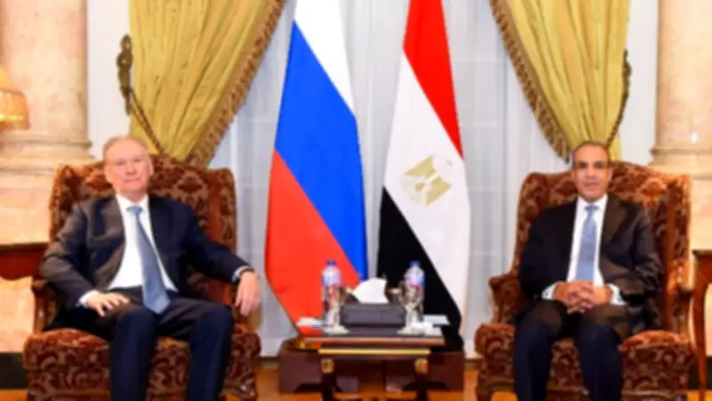 وزير الخارجية يبحث مع مساعد الرئيس الروسي تعزيز الشراكة الاستراتيجية