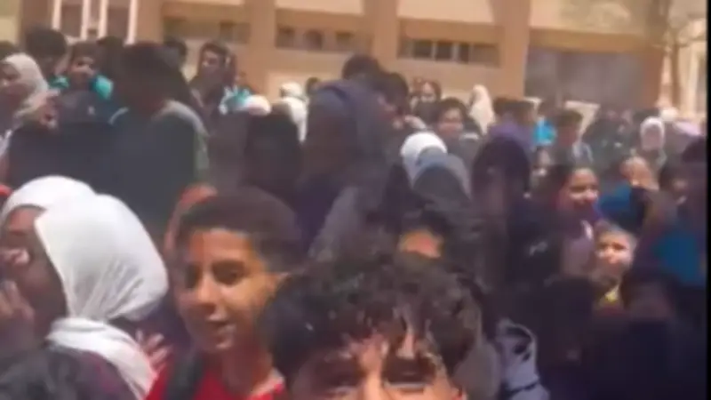 زحام وفوضى بمدرسة في الشرقية بسبب وفد ياباني وأولياء الأمور يشتكون