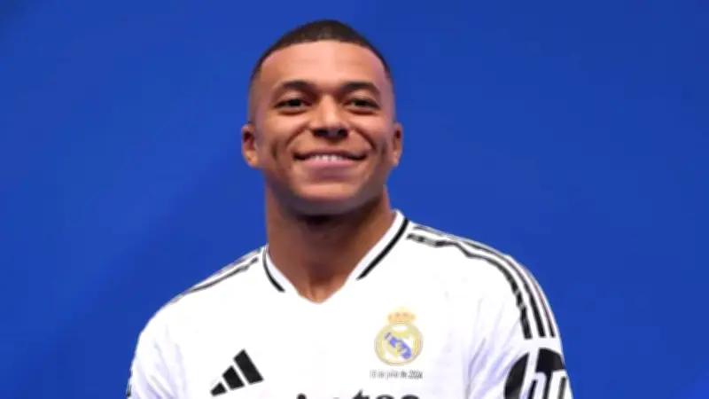 ريال مدريد يعلن إصابة مبابي العضلية ويحوم الشك حول مشاركته في الكلاسيكو والمونديال