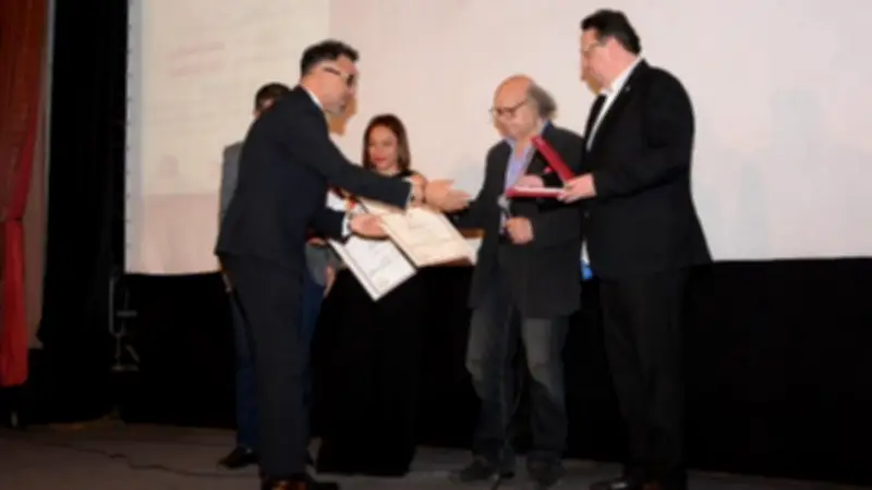 محمد عطية يفوز بجائزة أفضل ديكور عن فيلم الست في مهرجان جمعية الفيلم