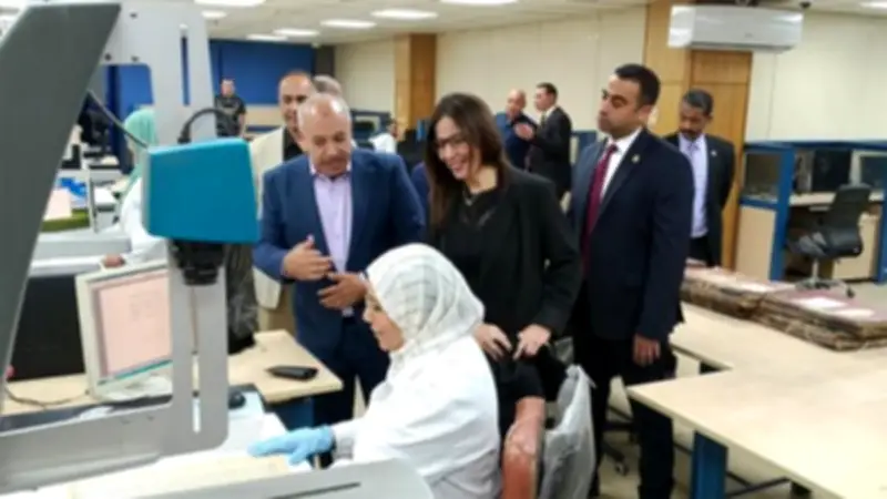 وزيرة الثقافة تتفقد دار الكتب وتتابع أحدث أجهزة المسح الرقمي للوثائق