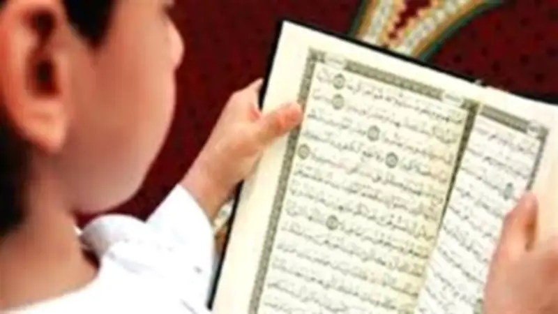 هل قراءة القرآن من الهاتف أقل أجرًا من المصحف؟ أمين الفتوى يجيب