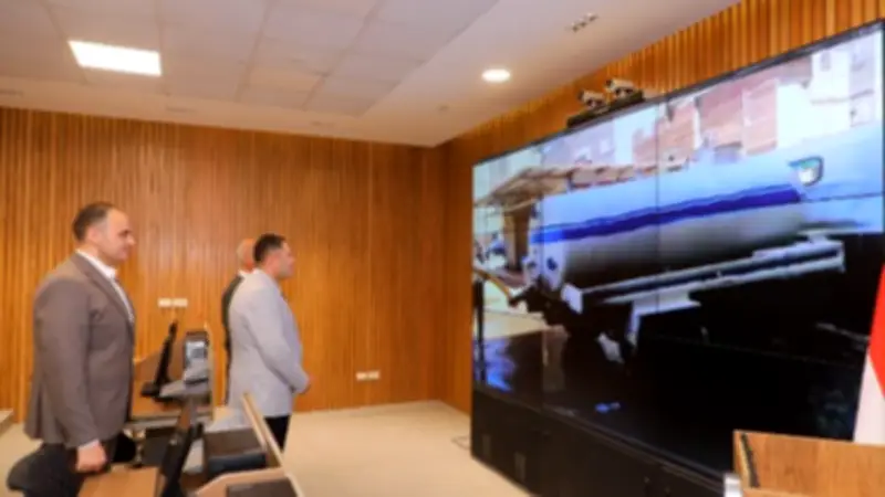 محافظ دمياط يتابع تصريف مياه الأمطار من مركز السيطرة