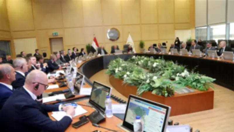 وزير النقل ومساعد الرئيس الروسي يوقعان مذكرة تفاهم لتعزيز التعاون في النقل البحري