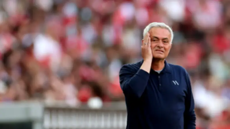 مورينيو: بريستياني استحق رد فعل جماهير بنفيكا بعد عودته من الإيقاف