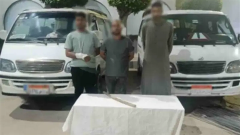 خلاف على أولوية التحميل يشعل مشاجرة بين سائقي ميكروباص بالبحيرة