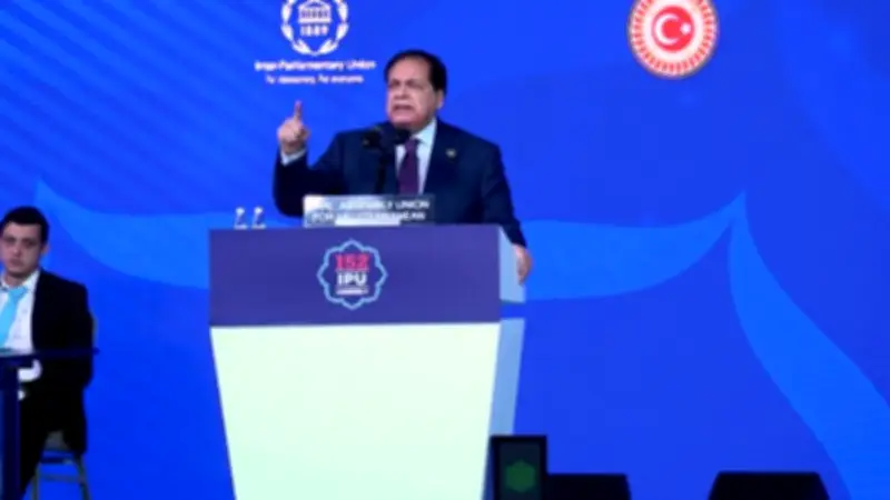 أبو العينين يطالب بحقوق قانونية صارمة قبل إطلاق خوارزميات الذكاء الاصطناعي