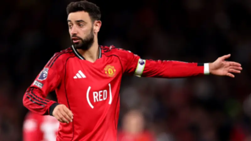 مانشستر يونايتد يرتدي قميصًا خاصًا أمام برينتفورد لدعم مرضى الإيدز