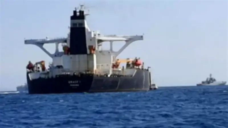 اعتراض مدمرة أمريكية لسفينة نفط متجهة إلى إيران