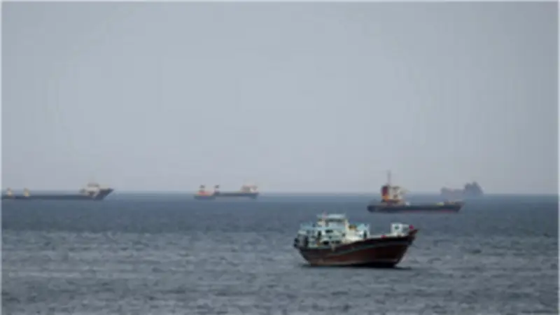 وول ستريت جورنال: إيران تغرق في النفط وتحاول نقله للصين بالقطارات