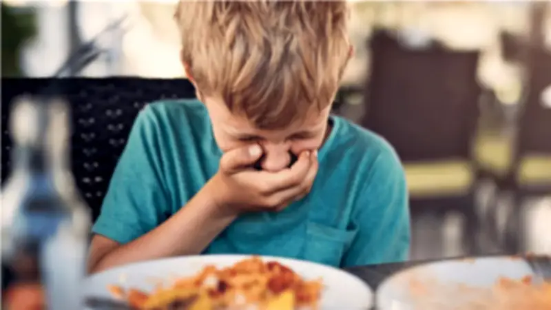 خطأ شائع في كل بيت يعرضك للتسمم الغذائي فوراً