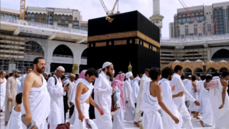 حكم ترك ركعتي الطواف خلف مقام إبراهيم في العمرة