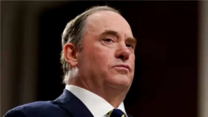 جون فيلان من رجل أعمال إلى وزير بحرية.. قصة صعود وسقوط في إدارة ترامب