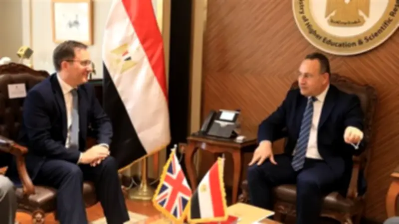 وزير التعليم العالي يبحث مع السفير البريطاني تعزيز التعاون المشترك