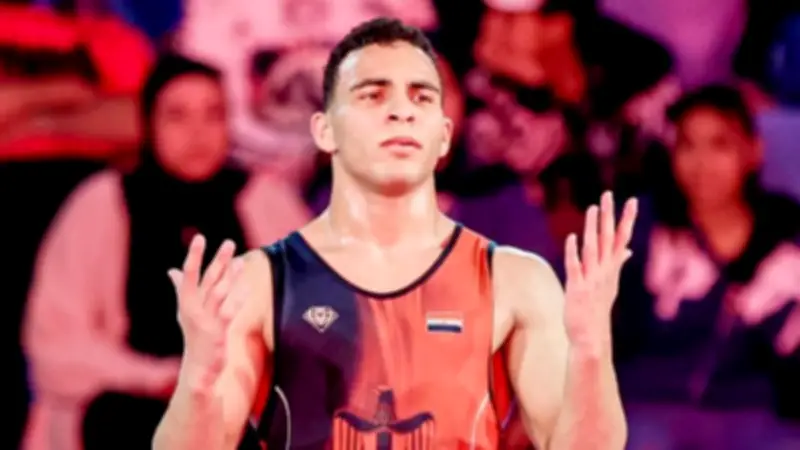 محافظ كفر الشيخ يهنئ بطل المصارعة محمد عبد الرحمن بفضية إفريقيا