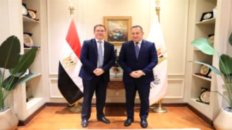 مصر وبريطانيا تبحثان توسيع الشراكات الجامعية وربط التعليم بسوق العمل