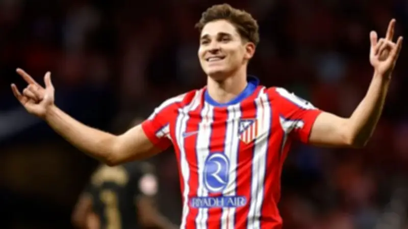 جوليان ألفاريز يطلب الانتقال إلى برشلونة في صفقة تبادلية مرتقبة