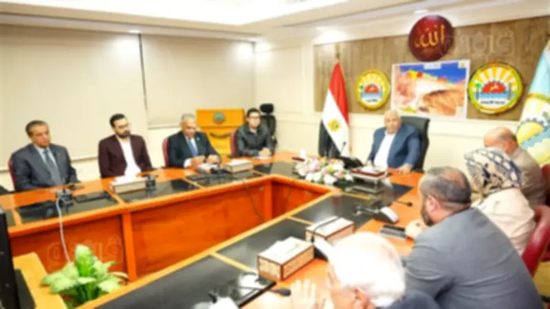 محافظ مطروح يبحث مع النقابات المهنية تطوير الخدمات وجودة الحياة