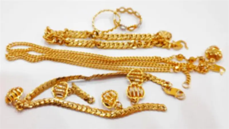 تراجع أسعار الذهب تحت ضغط الدولار وترقب الفيدرالي