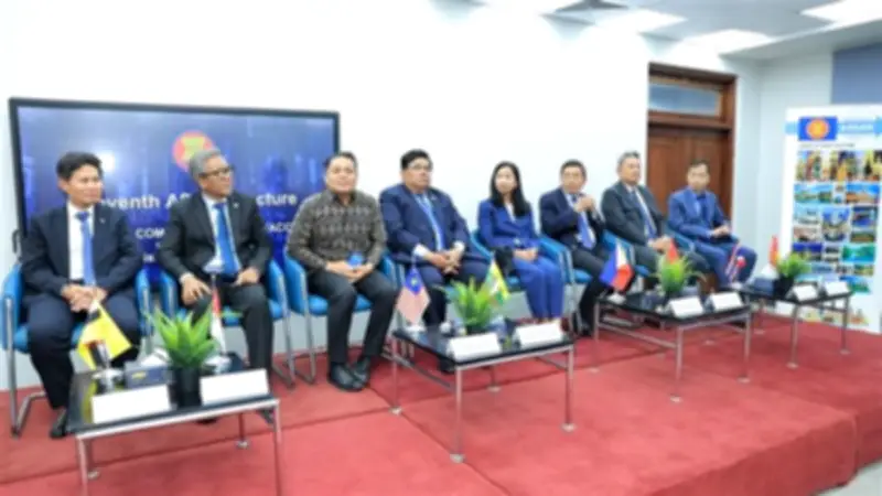 سفراء دول جنوب شرق آسيا يلقون محاضرة لطلاب الجامعة البريطانية في مصر