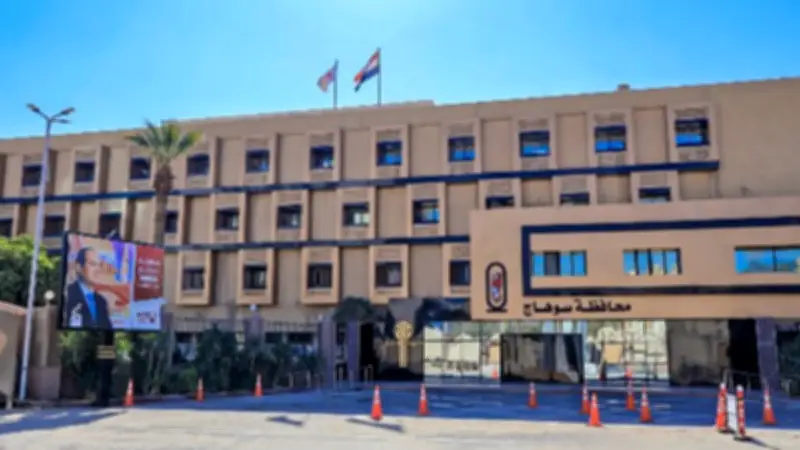 محافظ سوهاج يوقف مديرة مدرسة عن العمل بعد تحرش عامل بتلميذة