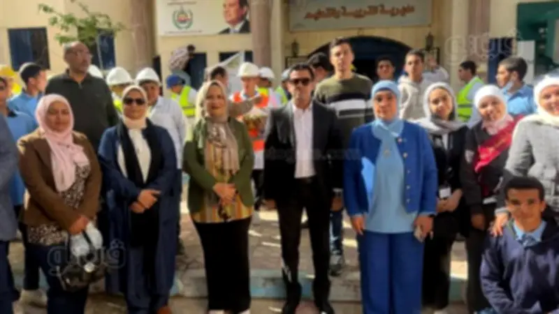 طلاب التعليم الفني يقودون حملة تجميل شوارع مطروح ونائب المحافظ يشيد