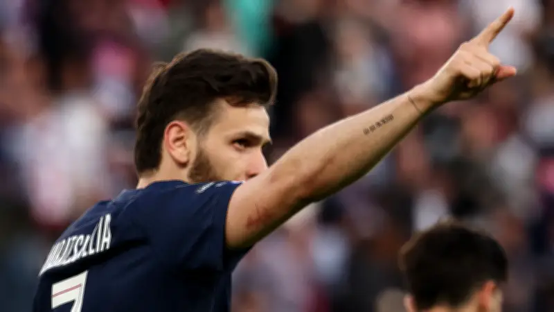 والد كفاراتسخيليا يرد على عرض آرسنال ويؤكد بقاء نجله في باريس سان جيرمان