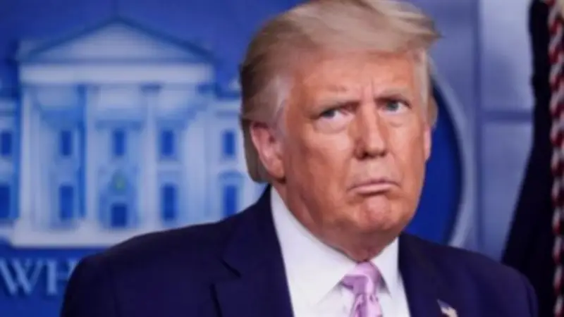 ترامب: إيران أبلغتنا بحالة انهيار وتطلب فتح مضيق هرمز