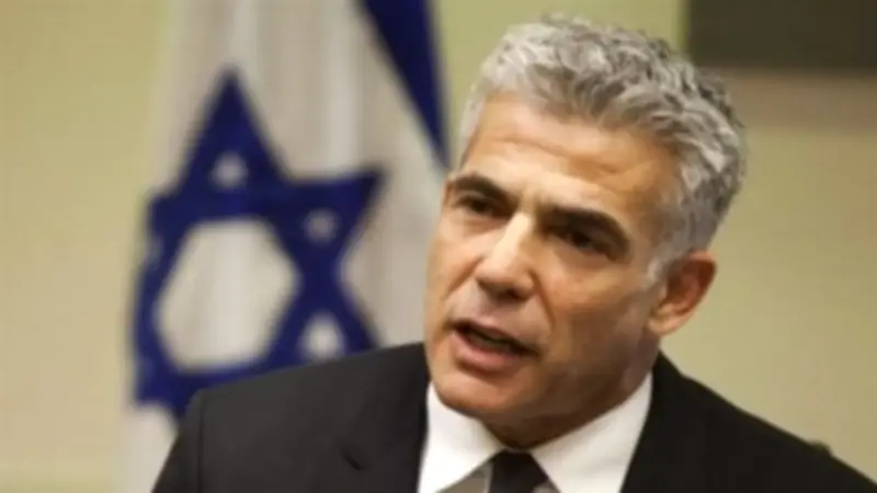 لابيد يتنازل عن موقعه الانتخابي لصالح آيزنكوت في تحالف جديد لإسقاط نتنياهو