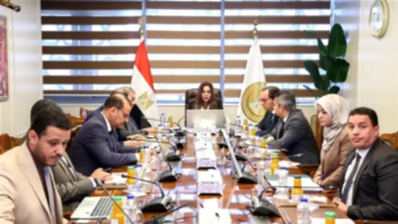 وزيرة التنمية المحلية والبيئة تتابع المشروعات الخدمية في المحافظات