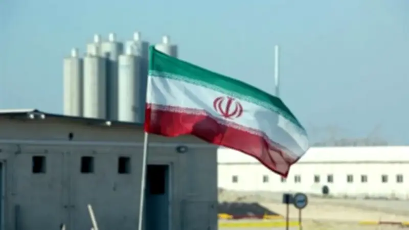 إيران ترفض التنازلات النووية وتؤكد السيطرة على مضيق هرمز