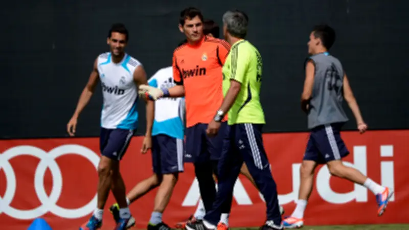 كاسياس يعلق بسخرية على أنباء عودة مورينيو لريال مدريد