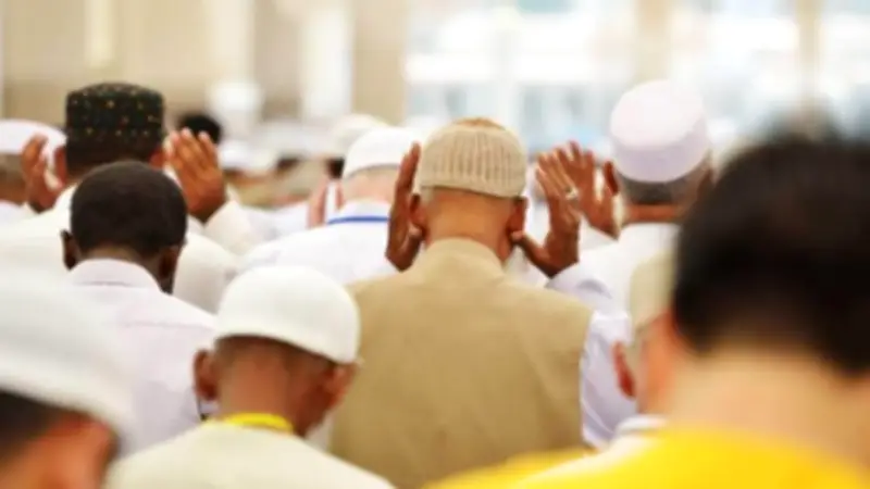 أين يقف الإمام في صلاة الجنازة؟ دار الإفتاء توضح الموقف الصحيح والسنة