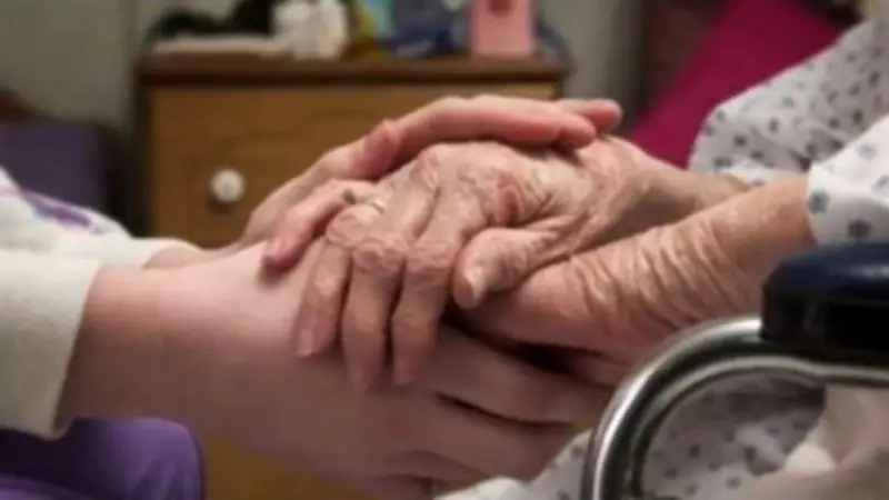 أمين الفتوى يوضح كفارة يمين الطلاق لابن حلف ألا يزور أمه